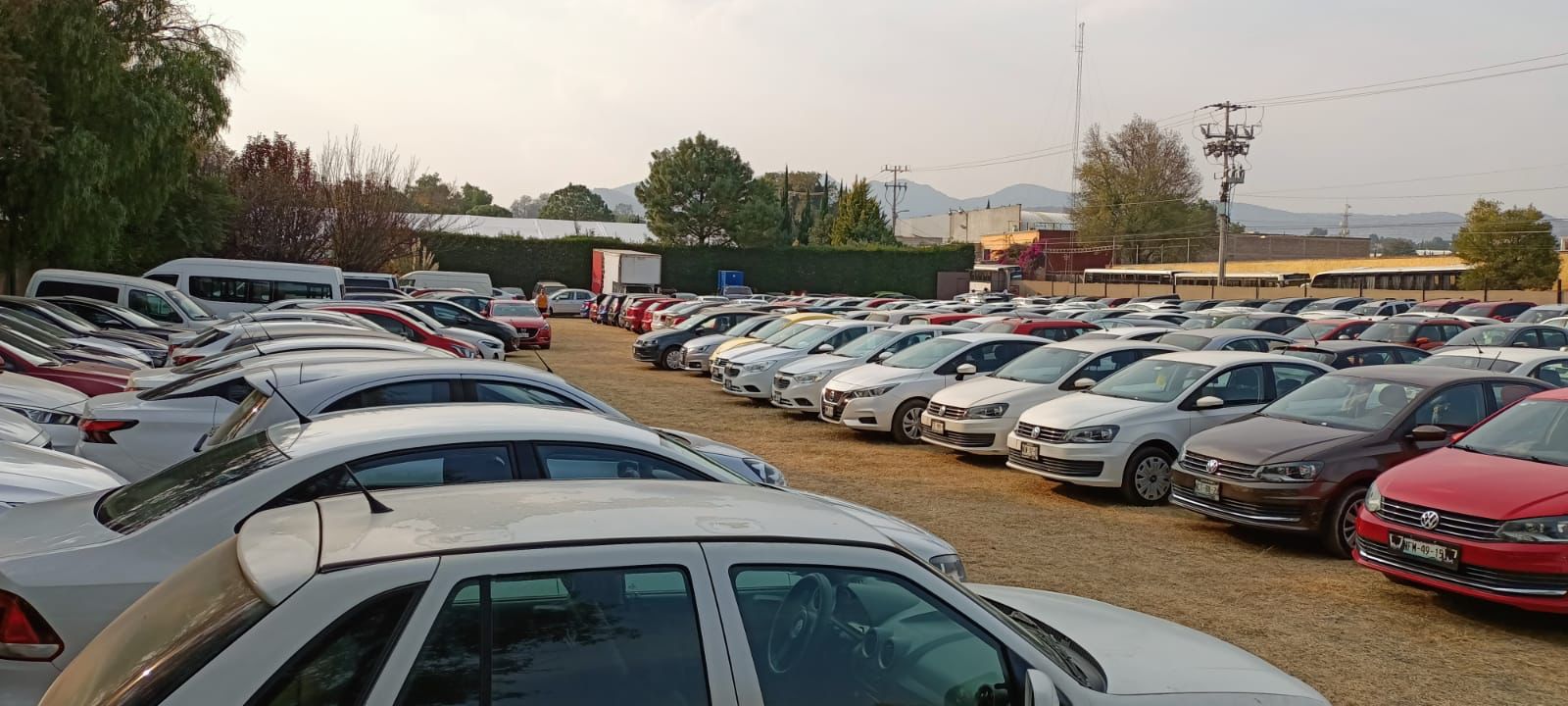 Estacionamiento operado por ARDI lleno de vehículos